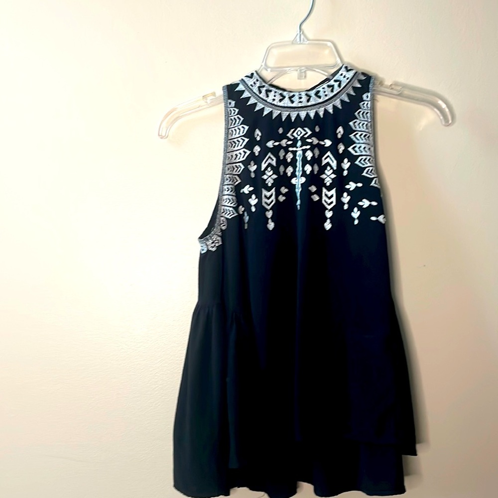 Forever 21 small classy shirt with embroidered